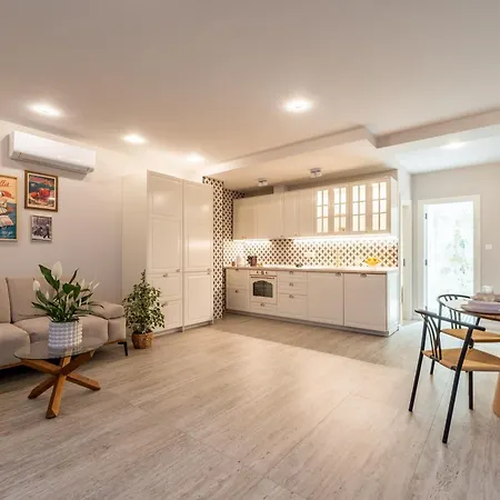 شقة Limoncello زادار